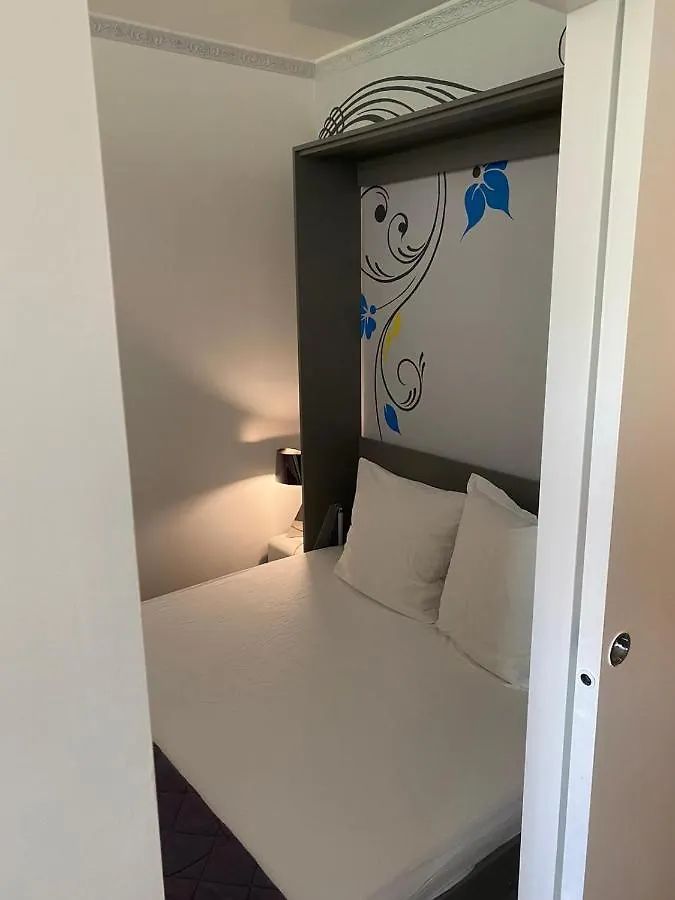 Apartment Ponthieu - Hala Paris